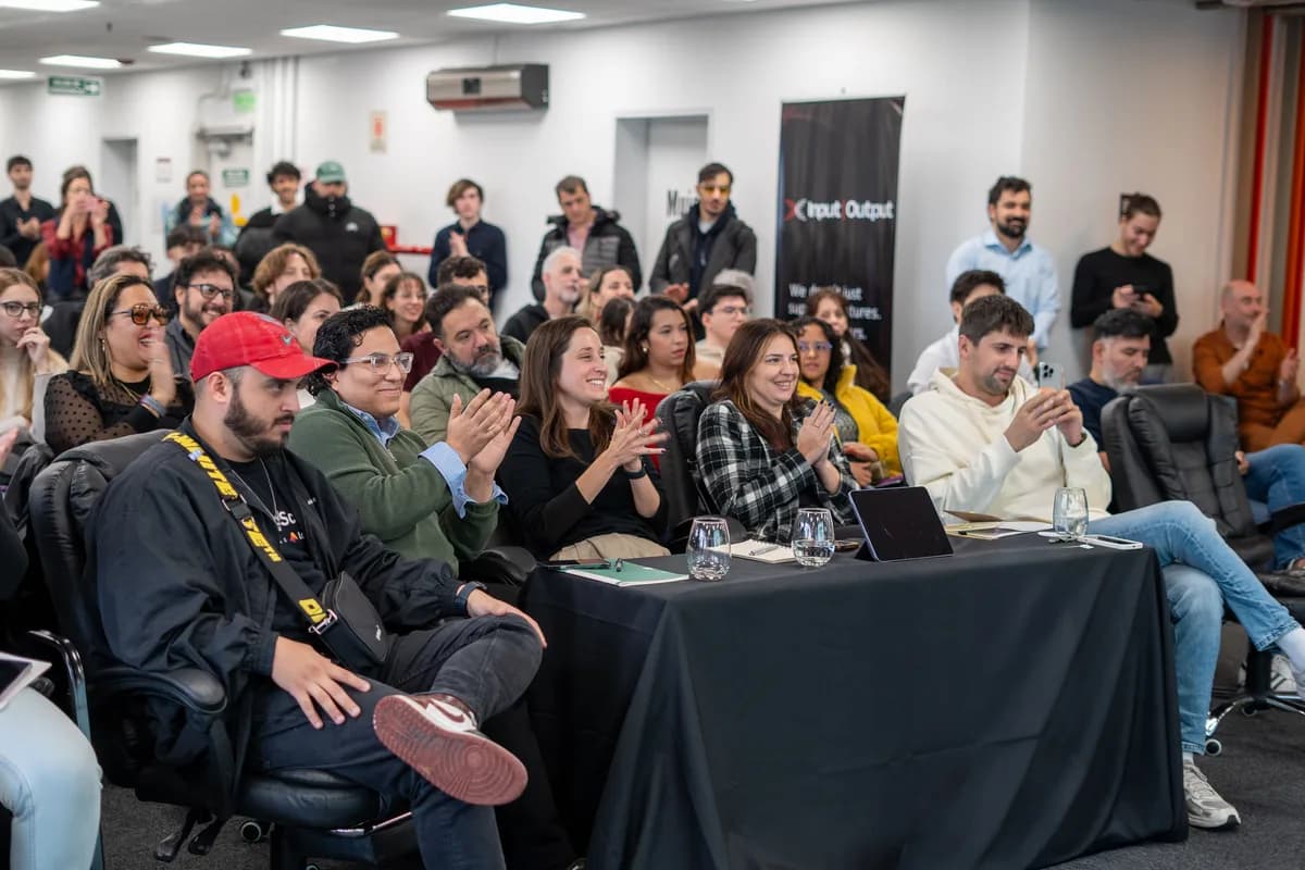 Jurado dando feedback en vivo.
